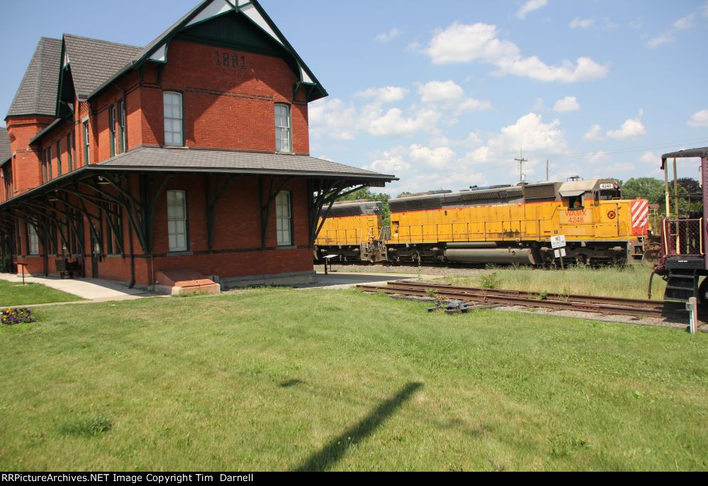 WAMX 4248 passing the depot